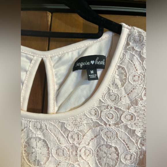 SEQUIN HEARTS SIZE MEDIUM LACE MINI DRESS - Picture 4 of 6